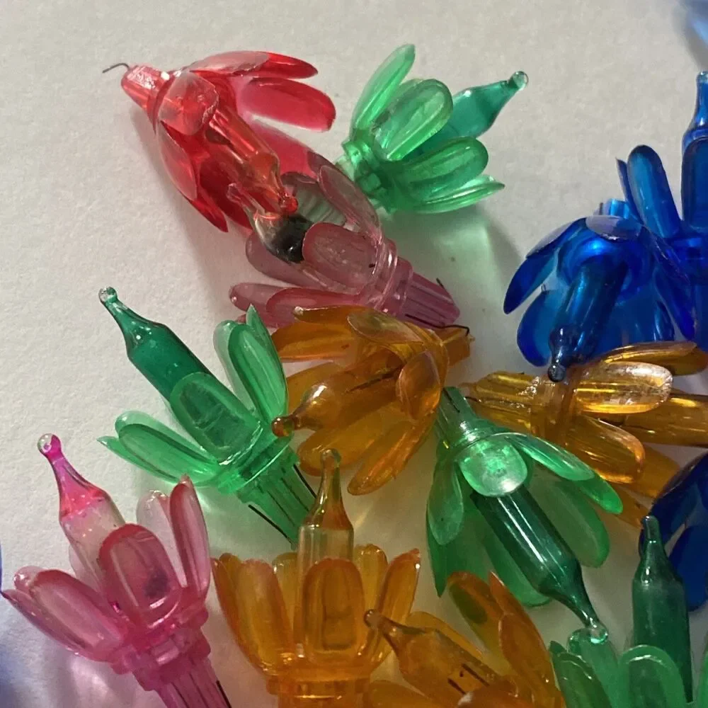 Christmas Floral Petal Plastic Light Covers (34) Reflectors w/ Bulbs Vintage